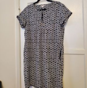 GAP black and white pattern dress. Size M. Spring Summer shiftdress pockets.